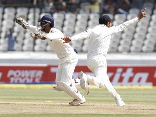 MS Dhoni and Virat Kohli celebrate after their win over Australia in the second Test match at Rajiv Gandhi International Stadium, Hyderabad. HT/Subhendu Ghosh