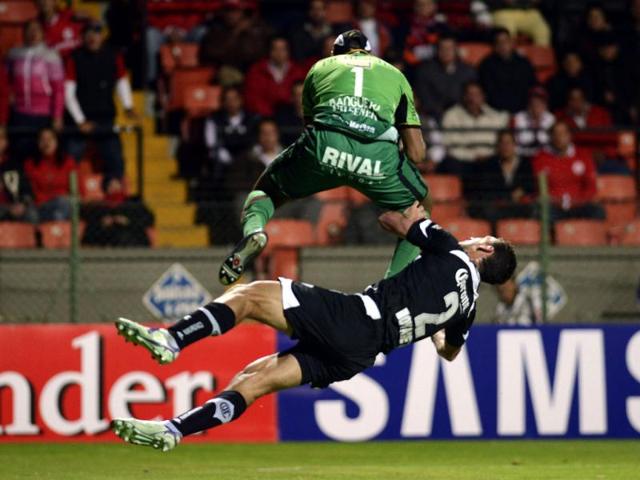 Maximo Banguera (L) goalkeeper of Barcelona of Ecuador vies for the ball with Diego Novaretti (L) of Toluca of Mexico during their Libertadores Cup football match at the Nemesio Diez Stadium in Toluca, Mexico. (AFP)