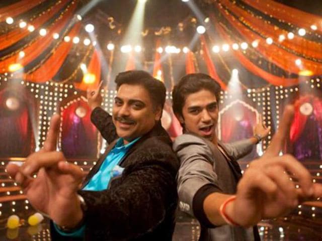 Ram-Kapoor-and-Saqib-Saleem-in-a-still-from-Mere-Dad-Ki-Maruti