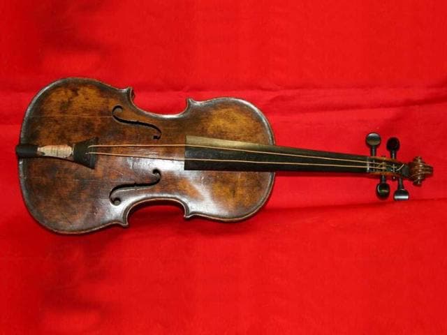 This-handout-picture-received-from-Auctioneers-Henry-Aldridge-and-Son-shows-the-violin-played-during-the-final-moments-before-the-Titanic-sank-displayed-at-the-company-s-premises-in-Devizes-ahead-of-its-auction-AFP-photo-Henry-Aldridge-and-Son This-handout-picture-received-from-Auctioneers-Henry-Aldridge-and-Son-shows-the-violin-played-during-the-final-moments-before-the-Titanic-sank-displayed-at-the-company-s-premises-in-Devizes-ahead-of-its-auction-AFP-photo-Henry-Aldridge-and-Son
