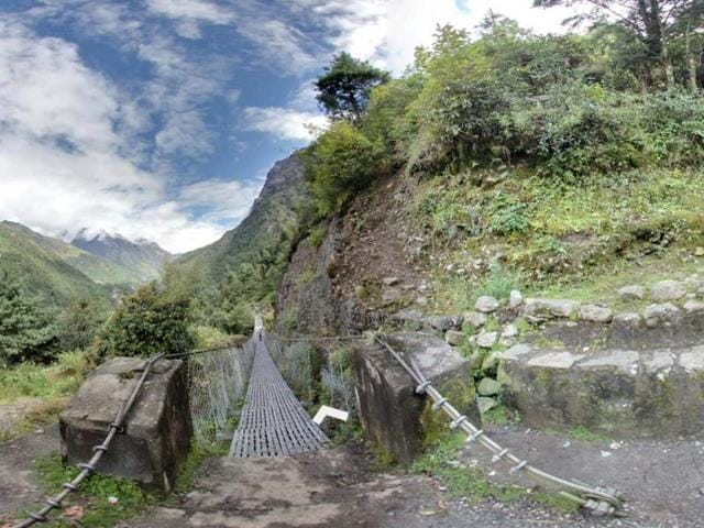 Google-Street-View-Mountain-Everest-Mudslide-Bridge-Photo-AFP