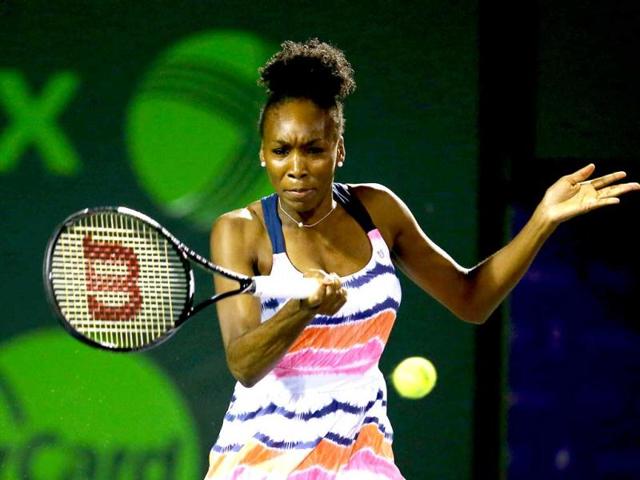 Venus Williams of the USA returns a shot to Kimiko Date Krum of Japan during the Sony Open at Crandon Park Tennis Center in Key Biscayne, Florida. AFP photo