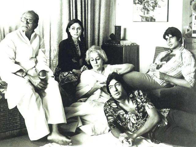 Jaya and Teji Bachchan with sons Ajitabh and Amitabh Bachchan. (HT Photo) 