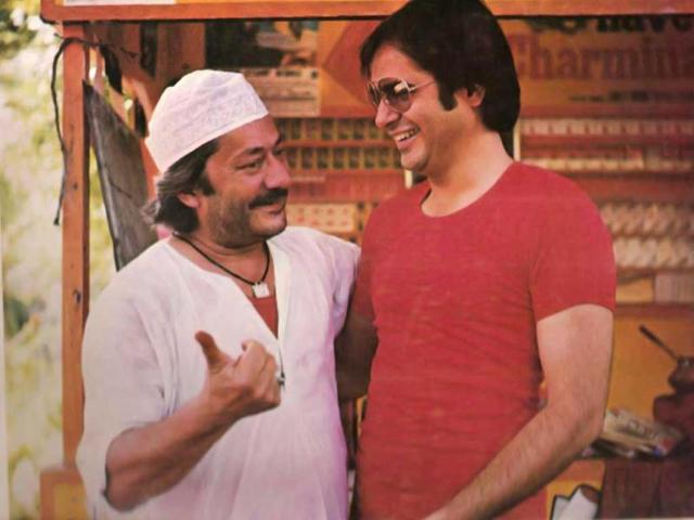 The Mahurat shot of the film was Lallan mia and Omi's interaction. A crowd was gathered to watch the shoot, all of a sudden Saeed Jaffery (Lallan Mia) jumped into the crowd and asked a man for his lungi. It suited his character, the man took it off in front of all and offered it to the actor. And thats how Lallan got his lungi!!