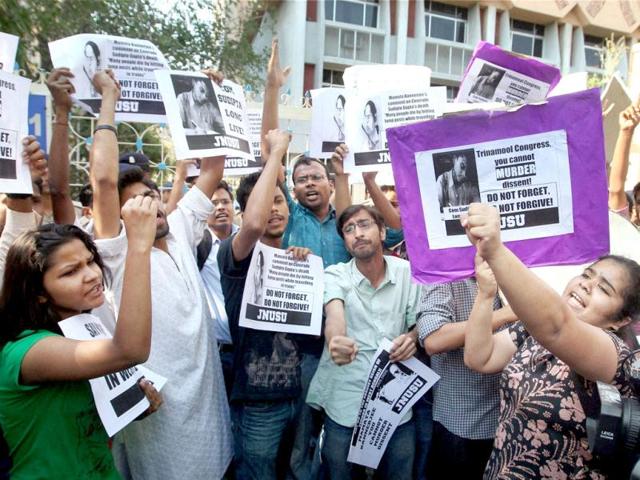 JNU students shout slogans during a protest against West Bengal chief minister Mamata Banerjee over the death of SFI activist Sudipto Gupta, at Banga Bhavan in New Delhi. PTI Photo
