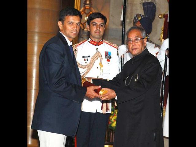 President Pranab Mukherjee (R) presents the Padma Bhushan award to former Indian cricket captain Rahul Dravid during the presentation of the Padma Awards 2013 at The Presidential Palace in New Delhi on April 5, 2013.(AFP Photo)