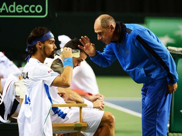 Daniele Bracciali (C) and Fabio Fognini of Italy listen to their coach Corrado Barazzutti during the doubles rubber against Daniel Nestor and Vasek Pospisil of Canada at the Davis Cup World Group in Canada. AFP