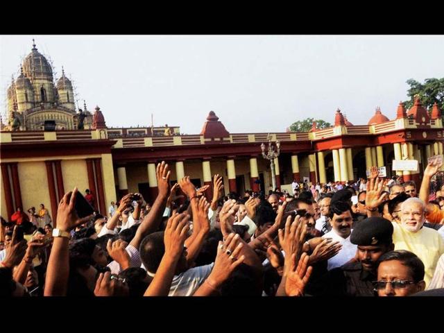 Narendra Modi waves his hand while coming out after offering prayers at world famous Dakshineshwar Kali Temple, in Kolkata on Tuesday. (PTI)
