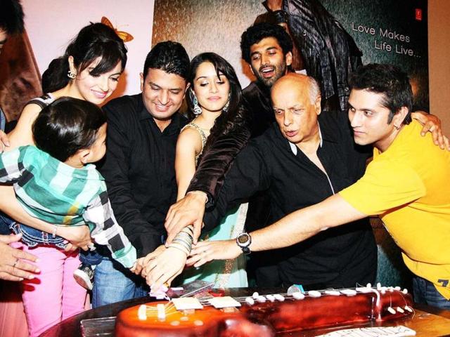 Aditya Roy Kapur, Shraddha Kapoor, Mahesh Bhatt, Udita Goswami, Bhushan Kumar at Aashiqui 2 first look launch in Mumbai. (PTI Photo)