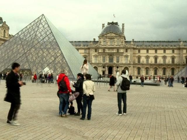 Staff-at-the-Louvre-shut-down-one-of-the-most-famous-museums-in-the-world-in-protest-of-aggressive-pickpockets-Photo-AFP Staff-at-the-Louvre-shut-down-one-of-the-most-famous-museums-in-the-world-in-protest-of-aggressive-pickpockets-Photo-AFP