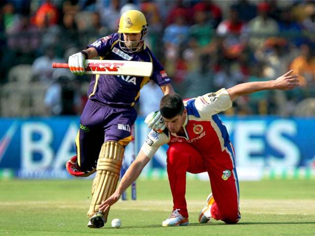 Kolkata Knight Riders batsman Gautam Gambhir collided with Royal Challengers Bangalore's Moises Henrique during T20 match at Chinnaswamy Stadium in Bengalore. (PTI)