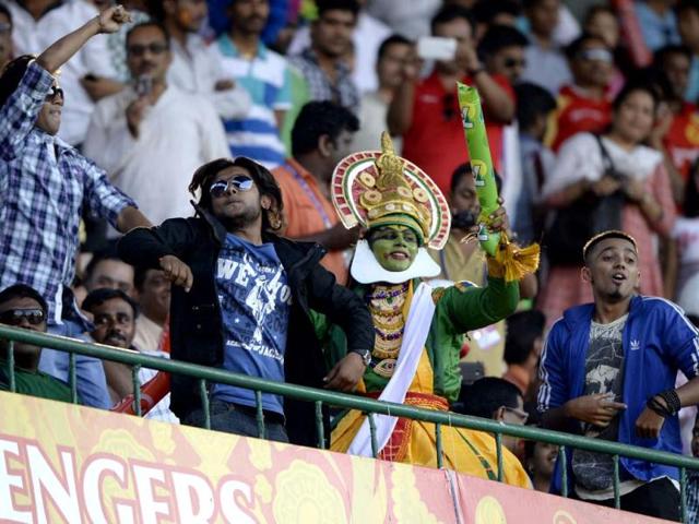 Crowd at the match between Royal Challengers Bangalore and Kolkata Knight Riders during the T20 cricket match at the M Chinnaswamy Stadium in Bangalore. (Virendra Singh Gosain/HT)