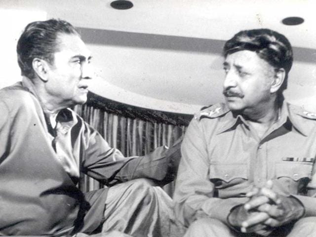 Ashok Kumar and Pran in one of the frames of film Apna Kaun. (HT Photo)
