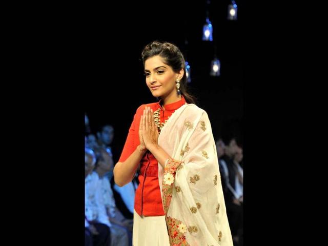 Actress Sonam Kapoor displays jewellery at the Gem and Jewellery Fair at Pragati Maidan in New Delhi. HT Photo/Vipin Kumar