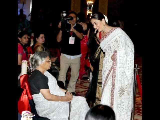 Delhi CM Sheila Dikshit with actress Kareena Kapoor at the NDTV Indian of the Year award function in New Delhi on Monday. Kareena was honoured with NDTV Entertainer of the Year Award. PTI Photo