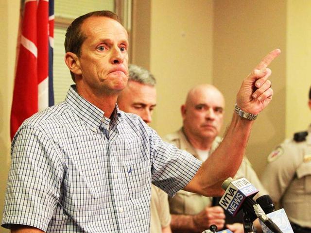 Lee County Sheriff Jim Johnson addresses a news conference following the arrest of a suspect in the ricin attack on US President Barack Obama and Sen. Roger Wicker in Tupelo, Mississippi. (Reuters)