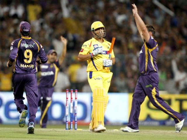 KKR celebrating the wicket of CSK captain MS Dhoni during the T20 match at Eden Gardens, Kolkata. HT Photo/Subhendu Ghosh
