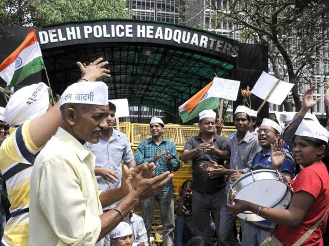 People protesting against the rape of a five-year-old in the capital at Police Head Quarter in New Delhi. HT/Sushil Kumar