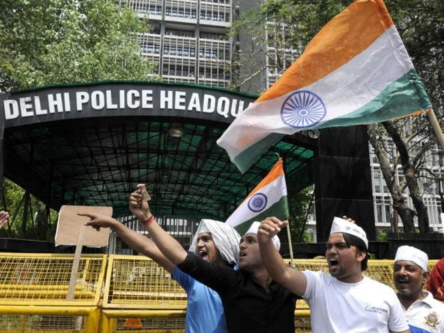 People protesting against the rape of a five-year-old in the capital at Police Head Quarter in New Delhi. HT/Sushil Kumar