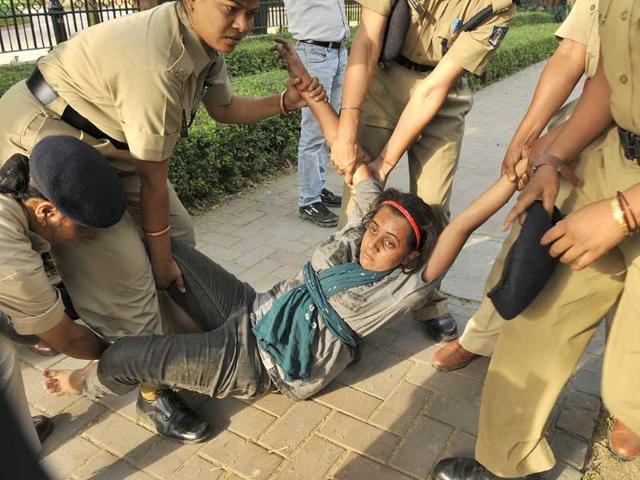 Security personnel try to remove protestors of AAM Party shouting slogans outside Prime Minister's residence during a protest against the rape of a five-year-old girl in New Delhi. HT/Vipin Kumar