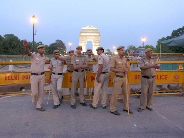 India Gate lawns were kept out of bonds for public to keep out people protesting against the rape of a five-year-old girl in New Delhi. HT/Raj K Raj