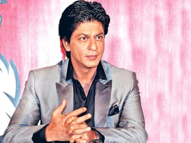 Shah Rukh Khan To Attend Vijay Awards In Chennai Hindustan Times A son steps into his father's shoes, has to win a bloody war before he becomes the leader. shah rukh khan to attend vijay awards