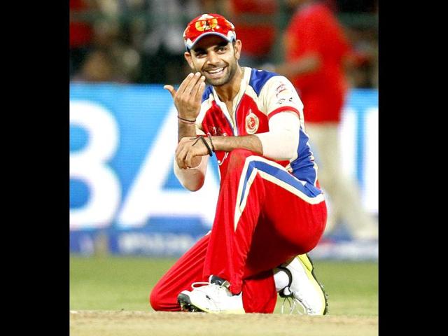 Royal Challengers Bangalore's captain Virat Kohli gestures at Chris Gayle (not in Picture) during the T20 match against Pune Warriors in Bangalore. (Sanjeev Verma/HT)