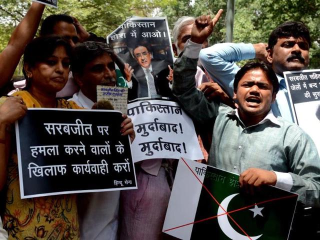 Activists hold placards of Pakistan President Asif Ali Zardari as they shout anti-Pakistan slogans during a protest in New Delhi after Sarabjit Singh, facing death penalty in Pakistan on espionage charges, was rushed to a hospital after suffering serious injuries in a clash with fellow prisoners. AFP