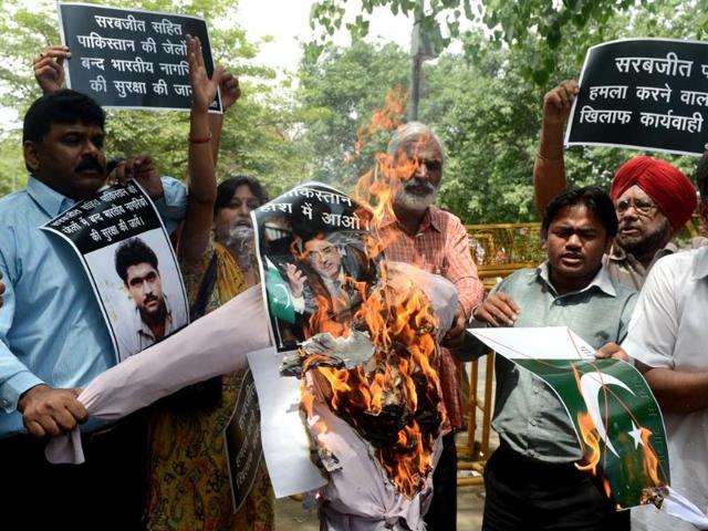 Activists burn an effigy of Pakistan President Asif Ali Zardari as they shout anti-Pakistan slogans during a protest in New Delhi after Sarabjit Singh was rushed to a hospital after suffering serious injuries in a clash with fellow prisoners. AFP