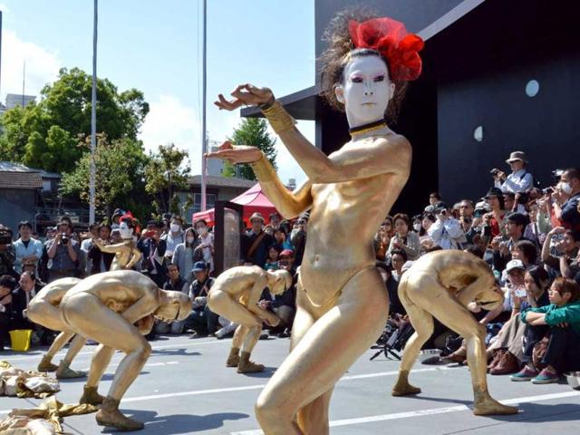 Members of the Japanese avant-garde dancing group Dairakudakan perform in Tokyo at the annual street performance festival. (AFP Photo)