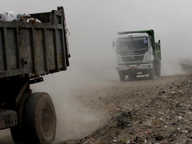 Garbage by the truckloads are deposited in the Ghazipur landfill site in east Delhi. HT Photo/Raj K Raj 