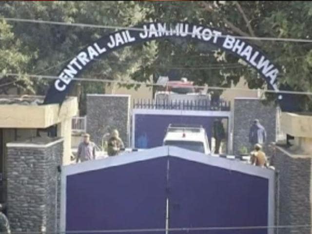 Pakistani-prisoner-Sanaullah-Rana-file-photo-in-inset-is-carried-on-a-stretcher-to-be-shifted-to-Chandigarh-for-treatment-after-he-was-attacked-by-an-inmate-at-a-jail-in-Jammu-PTI-Photo