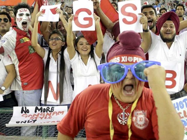Fans enjoying themselves during the T20 cricket match between Kings XI Punjab and Royal Challengers Bangalore at PCA Stadium, in Mohali. HT Photo/Gurpreet Singh