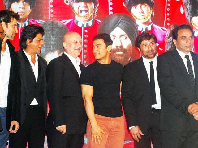 Bollywood actors Hrithik Roshan, Shah Rukh Khan, Anupam Kher, Aamir Khan, Sunny Deol and father Dharmendra pose during the music launch of their upcoming action comedy film Yamla Pagla Deewana 2 in Mumbai on May 7. (UNI Photo)