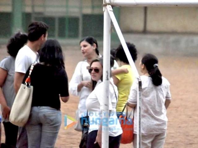 It was completely family time on Wednesday for Aamir with his wife, son, nephew and daughter in Mumbai. (Photo courtesy: Bollywood Hungama) It was completely family time on Wednesday for Aamir with his wife, son, nephew and daughter in Mumbai. (Photo courtesy: Bollywood Hungama)