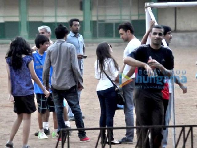 Aamir's nephew, actor Imran Khan, and his wife Avantika also joined the family’s sporty moment. (Photo courtesy: Bollywood Hungama) Aamir's nephew, actor Imran Khan, and his wife Avantika also joined the family’s sporty moment. (Photo courtesy: Bollywood Hungama)