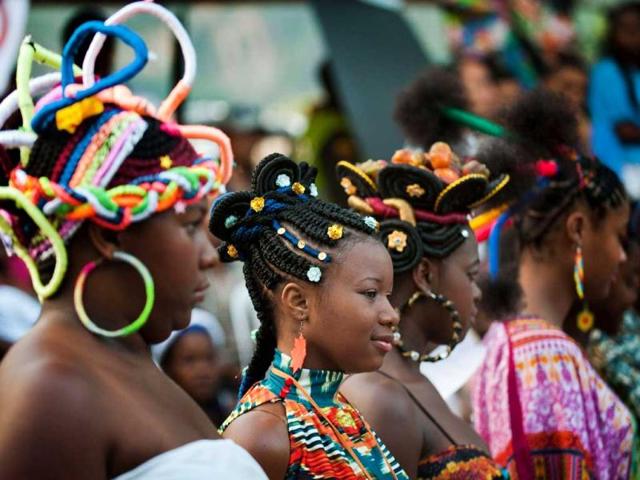 Girls present African-Colombian hairstyles during the 9th contest of Afro-hairdressers, in Cali, Valle del Cauca department, Colombia. (AFP Photo)