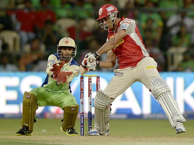 Kings XI Punjab batsman Azhar Mehmood plays a shot during T20 cricket match against Royal Challengers Bangalore at M Chinnaswamy Stadium, Bangalore. (Vipin Kumar/HT)