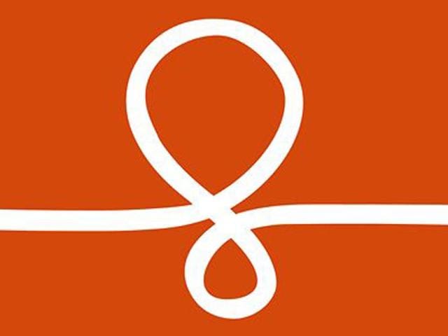 Food-and-chatter-The-couchsurfers-relax Food-and-chatter-The-couchsurfers-relax