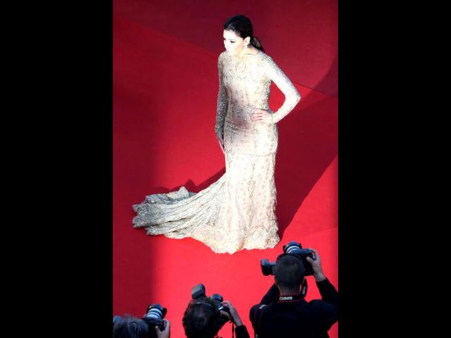 All that glitters: Eva Longoria arrives