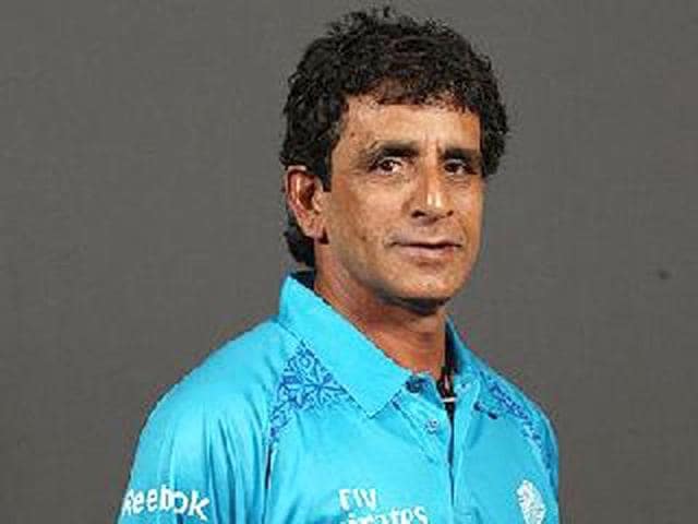 File-photo-Umpire-Asad-Rauf-along-with-Royal-Challanger-Bowler-R-P-Singh-a-t20-league-match-in-Chennai-HT-photo-Virendra-Singh-Gosain