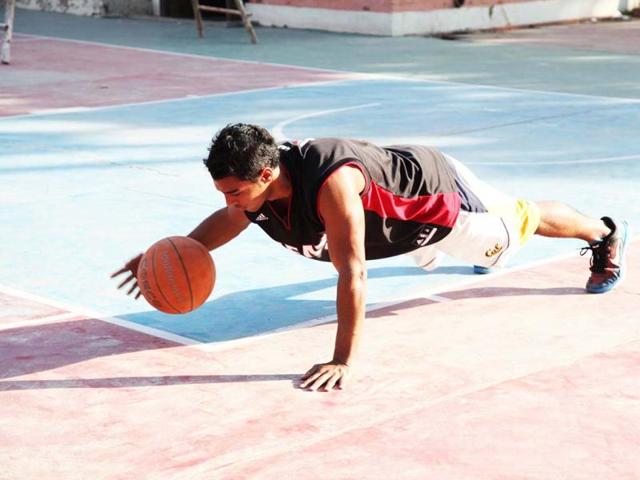 Make sure the switch is done smoothly. Don't loose balance or control over the ball. (Photo courtesy: Anil Chawla)