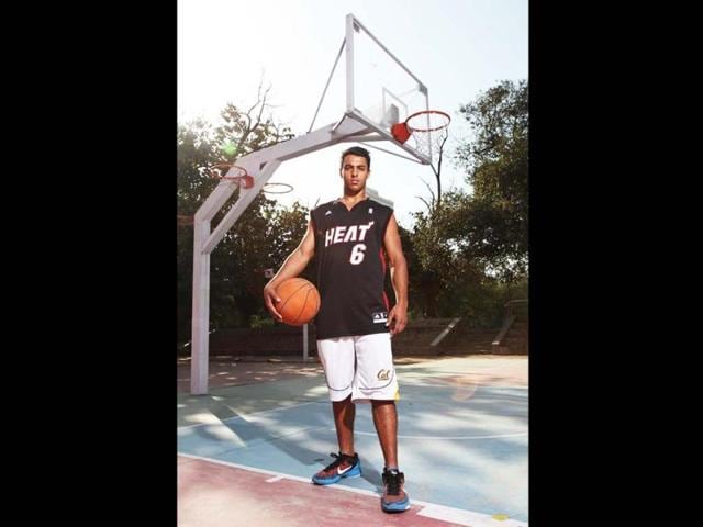 Have you had enough of working out in the gym? Well forget weight training. Here is our three-part series where young sportsmen show us how doing their exercises is enough to keep fit. In Part-3 of our series on sports fitness drills, former Delhi under-19 basketball captain Akimjeet Singh Sohal takes us through his series of drills. Basketballers need to have a strong upper body as well as powerful legs. And that’s why Sohal’s drills have an emphasis on push-ups. (Photo courtesy: Anil Chawla)