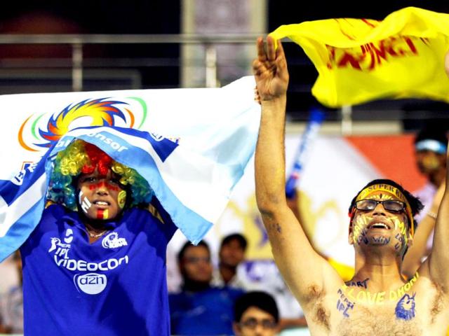 Chennai Super Kings and Mumbai Indian fans cheering during the final T20 cricket match between Chennai Super Kings and Mumbai Indians at Eden Gardens Stadium in Kolkata. HT Photo/Ajay Aggarwal