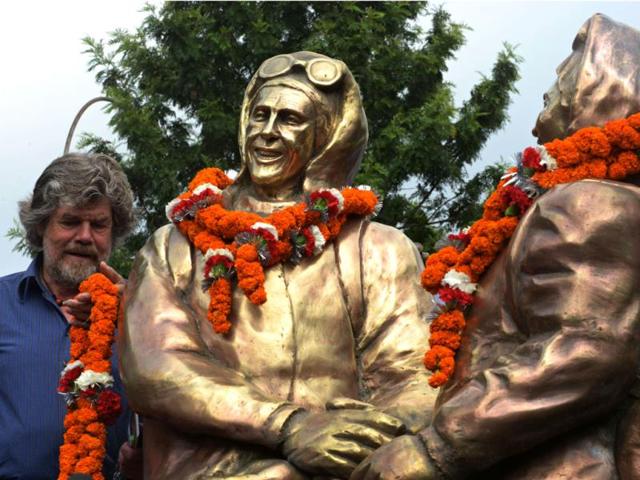Italian mountaineer Reinhold Messner prepares to offer a garland over the statues of Tenzing Norgay and Edmund Hillary during the Mount Everest Diamond Jubilee celebrations in Kathmandu. AFP PHOTO