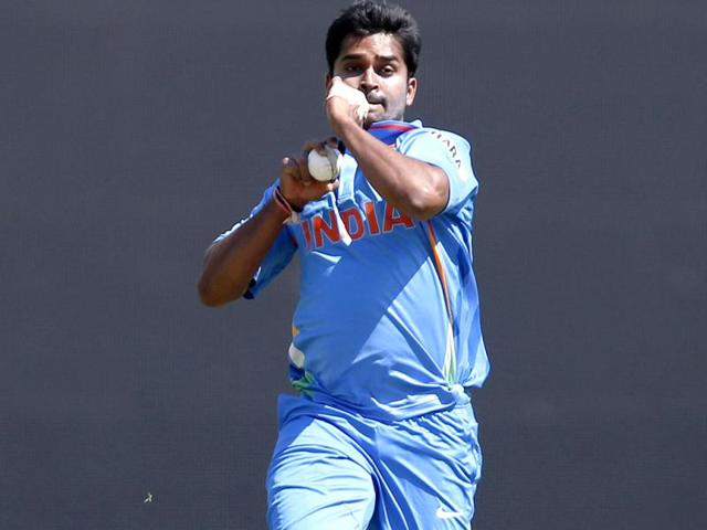 India's Vinay Kumar bowls to Sri Lanka's Tilakaratne Dilshan, during the ICC Champions Trophy warm-up cricket match at Edgbaston cricket ground in Birmingham. AP//Sang Tan