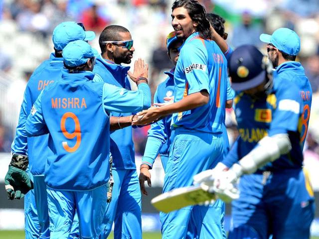 India's Ishant Sharma (C) reacts after taking the wicket of Sri Lanka's Mahela Jayawardene (R) during the warm-up cricket matchahead of the 2013 ICC Champions Trophy at Edgbaston in Birmingham. AFP/Andrew Yates