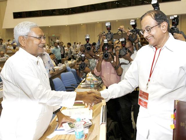 Bihar chief minister Nitish Kumar with finance minister P Chidamabaram during chief ministers' conference on internal security at Vigyan Bhawan in New Delhi. HT Photo/Arvind Yadav