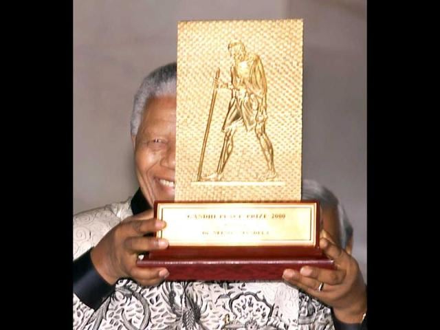 Former South African president Nelson Mandela holds the Mahatma Gandhi Peace Prize at the Rashtrapati Bhawan in New Delhi on March 16, 2001. AP files