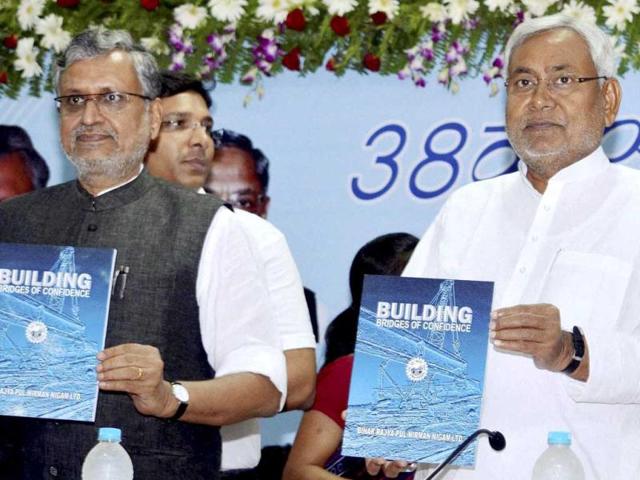 Bihar-CM-Nitish-Kumar-L-and-deputy-CM-Sushil-Kumar-Modi-at-a-function-in-Patna-The-alliance-between-their-parties-is-heading-for-a-split-AP-photo Bihar-CM-Nitish-Kumar-L-and-deputy-CM-Sushil-Kumar-Modi-at-a-function-in-Patna-The-alliance-between-their-parties-is-heading-for-a-split-AP-photo